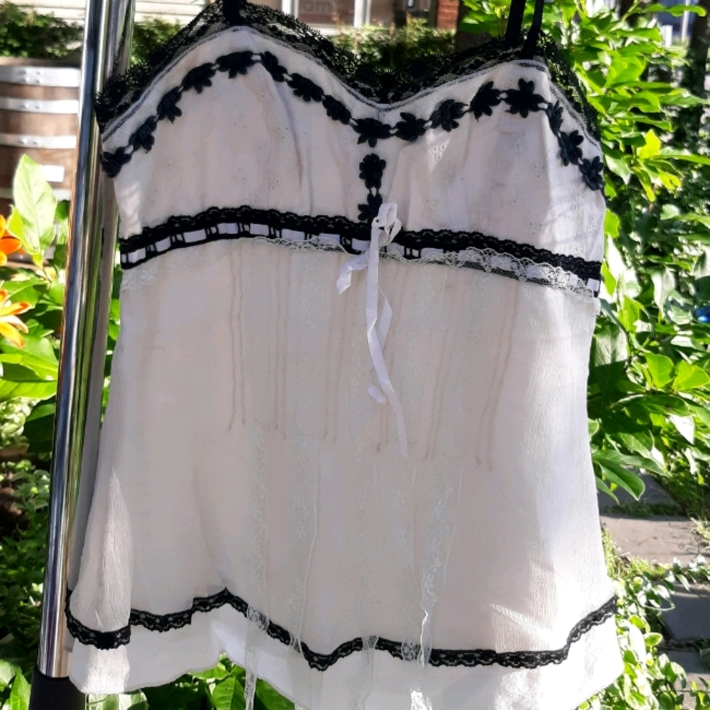 - Y2k 90's original vintage Lacey beautiful top!